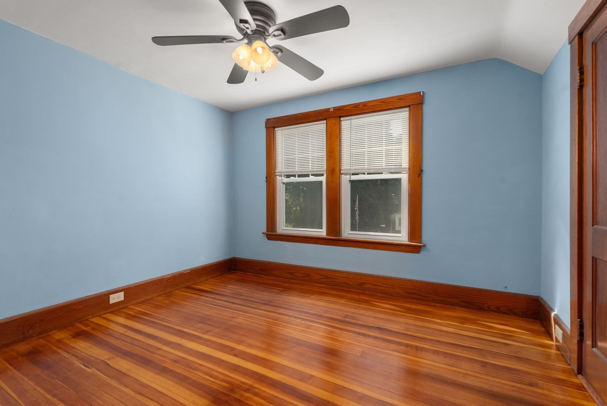 7-a Upper Beacon Street Property Photo 16