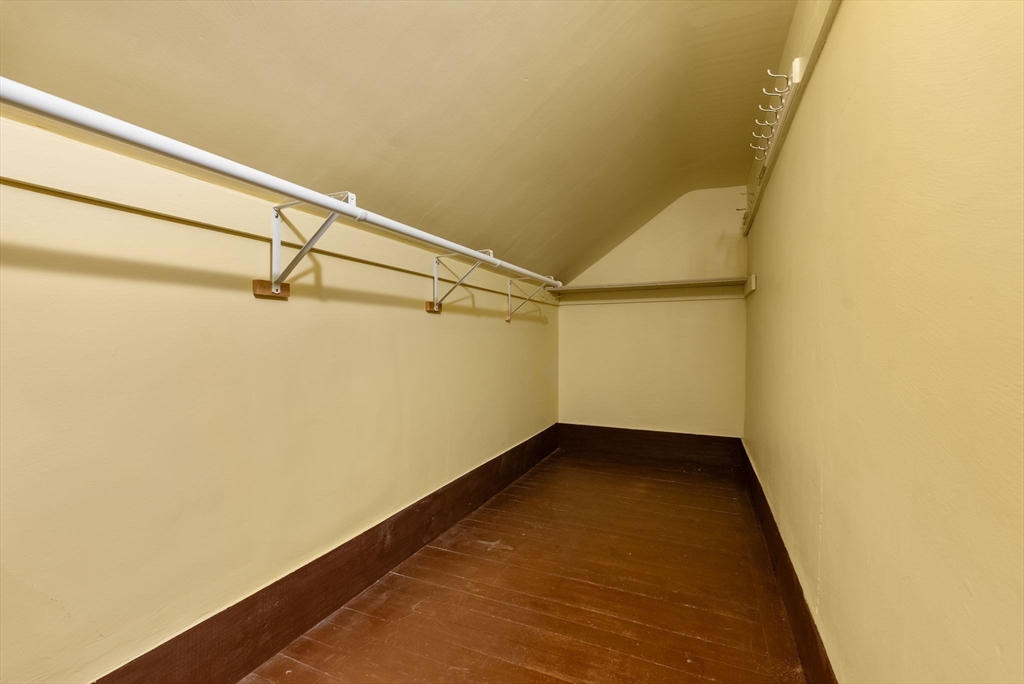 7-a Upper Beacon Street Property Photo 20