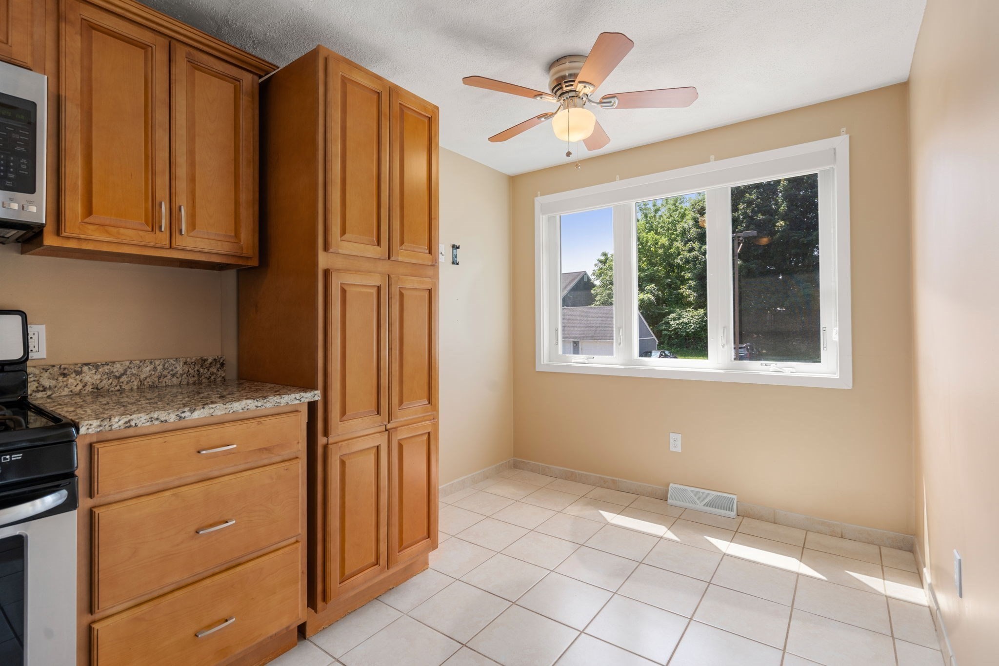31 Blithewood Ave # 205 Property Photo 8