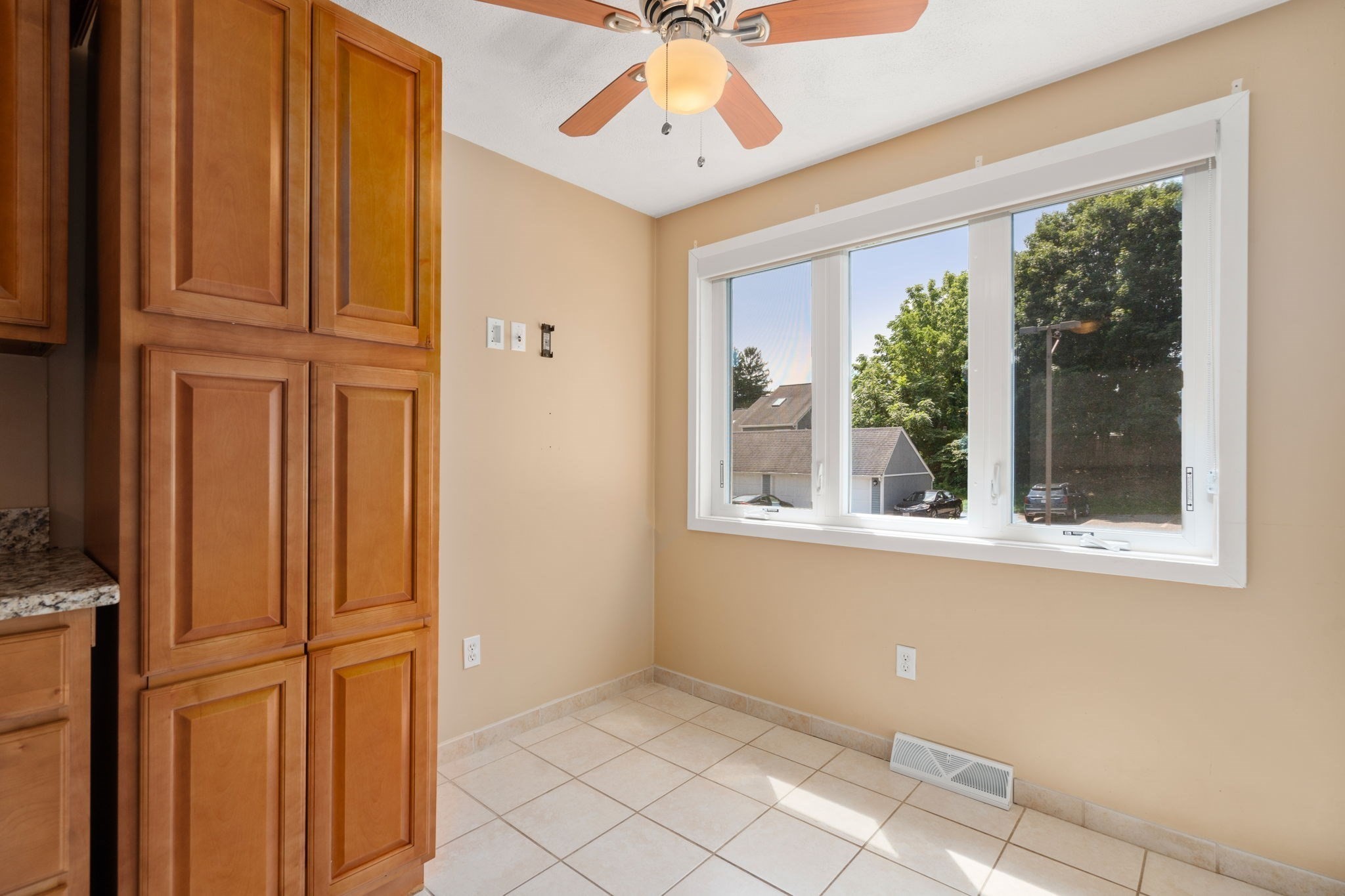 31 Blithewood Ave # 205 Property Photo 9