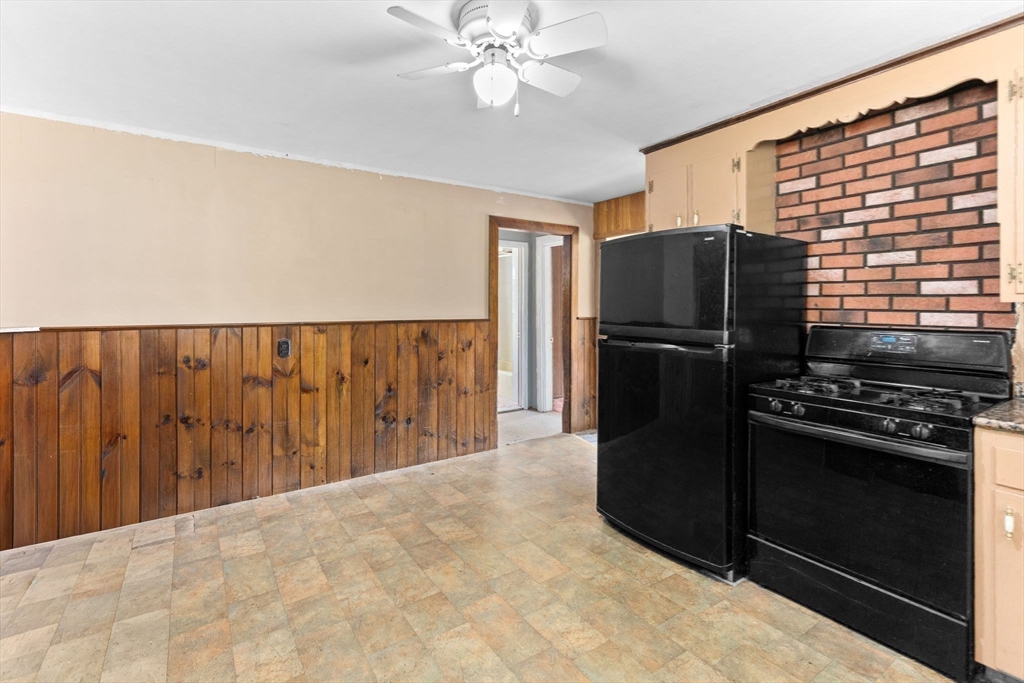 41 Everett St Property Photo 14