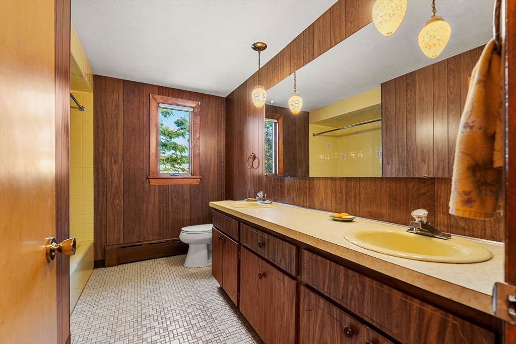 76 Cushing Ave Property Photo 8