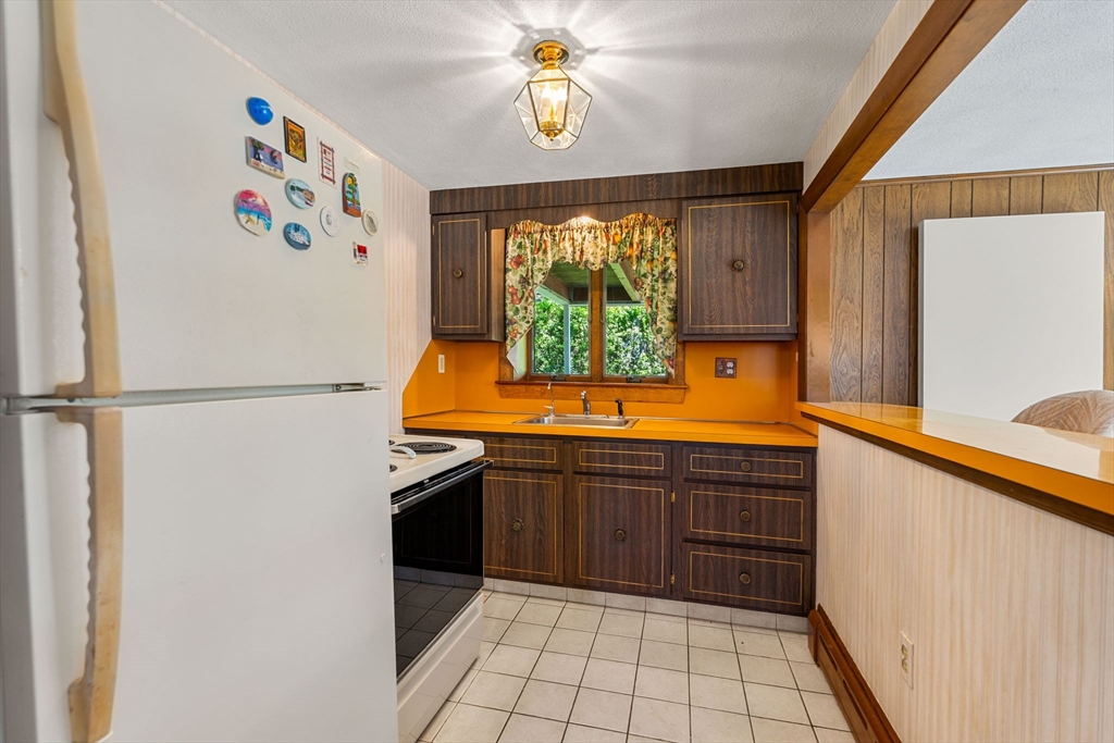 76 Cushing Ave Property Photo 18