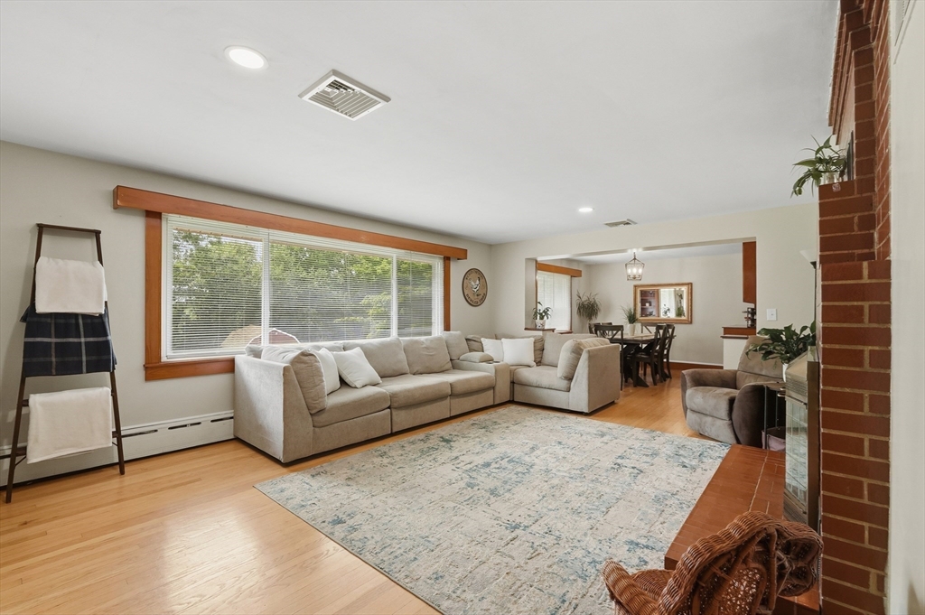 663 Orchard St Property Photo 3