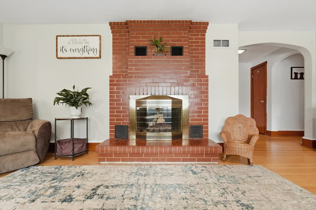 663 Orchard St Property Photo 4
