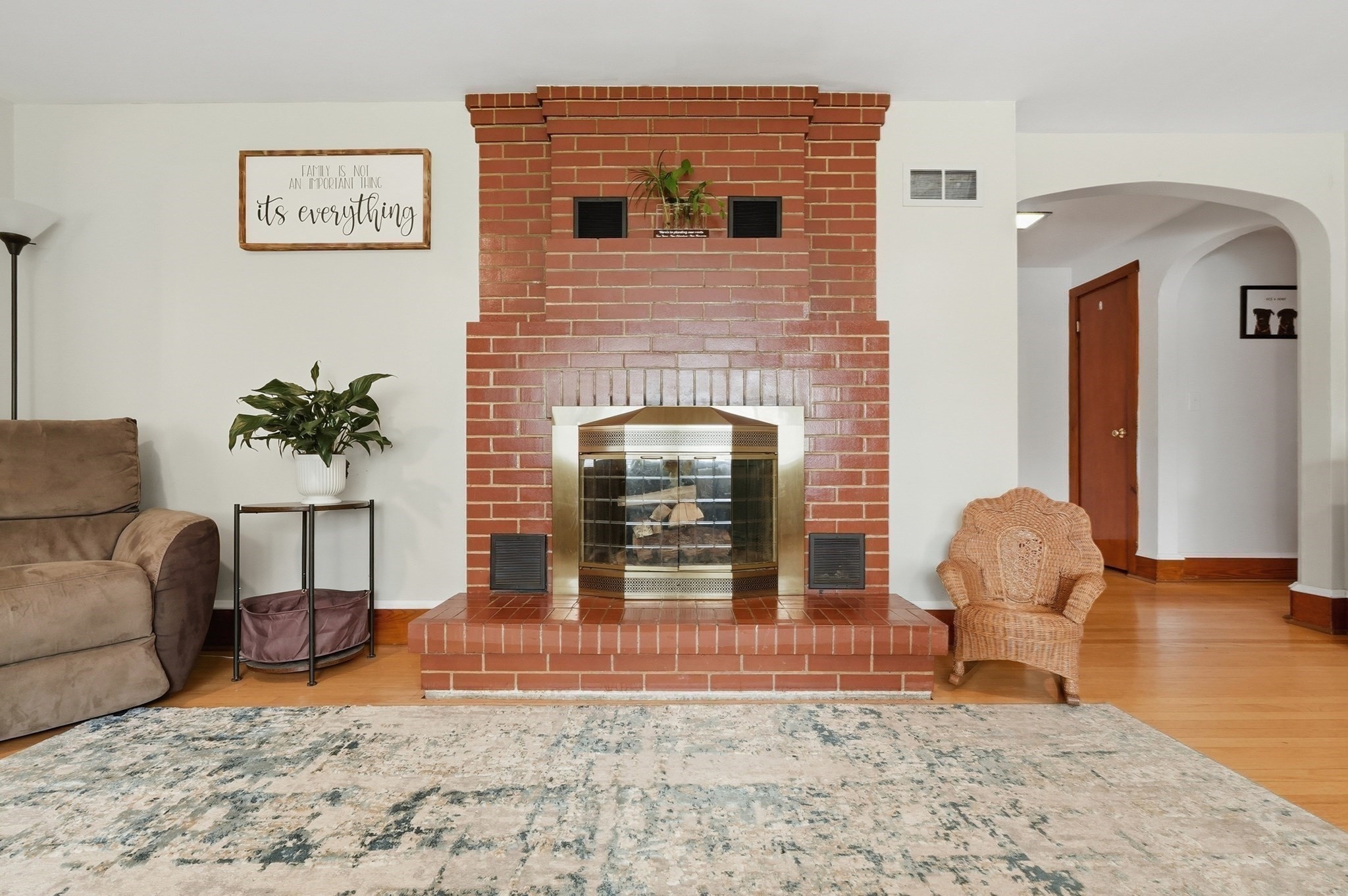 663 Orchard St Property Photo 4