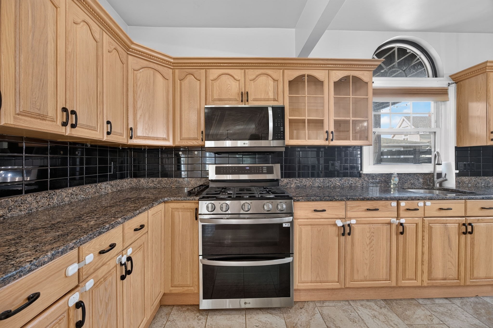 18 Henry St Property Photo 3