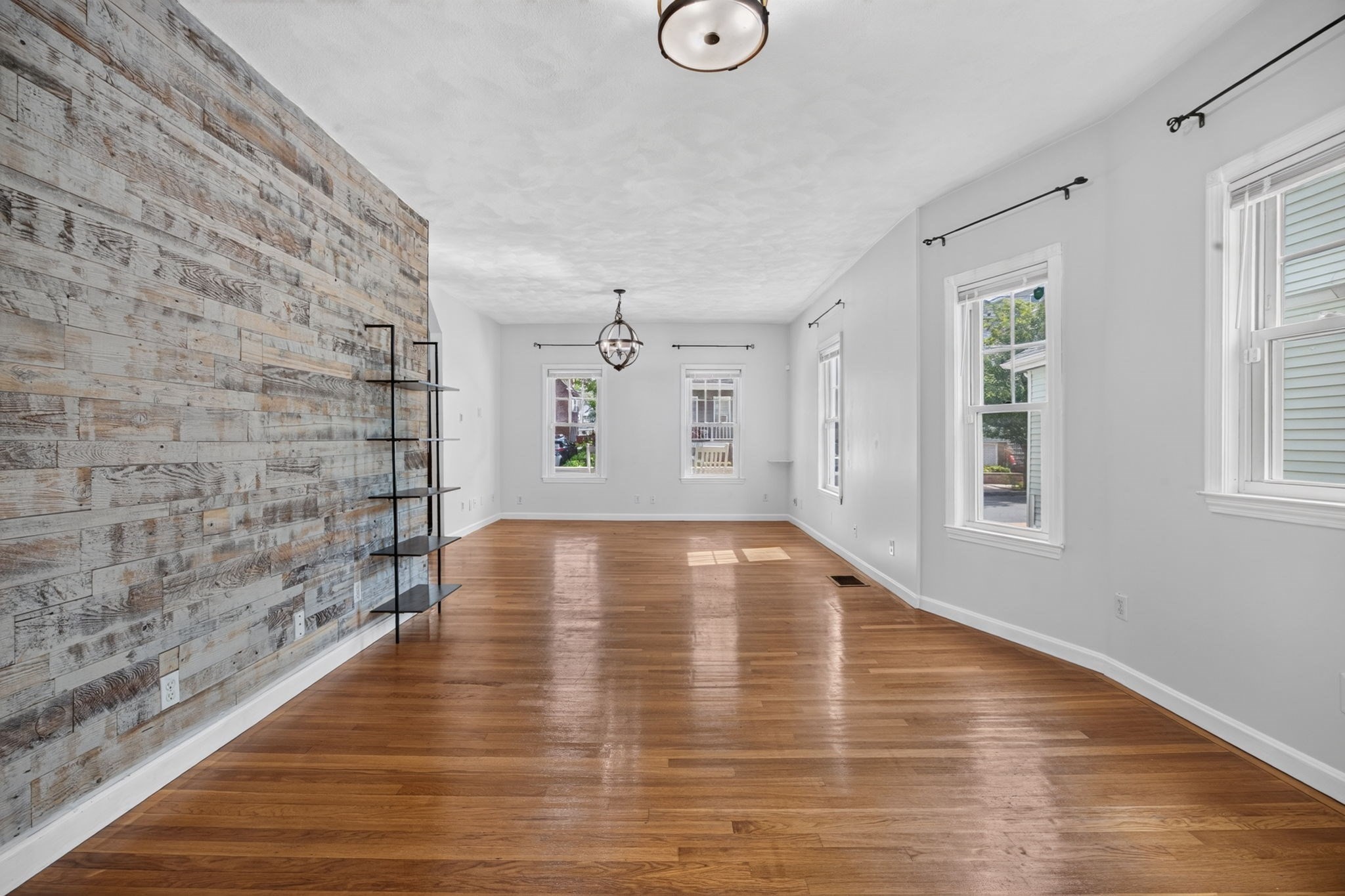 18 Henry St Property Photo 8