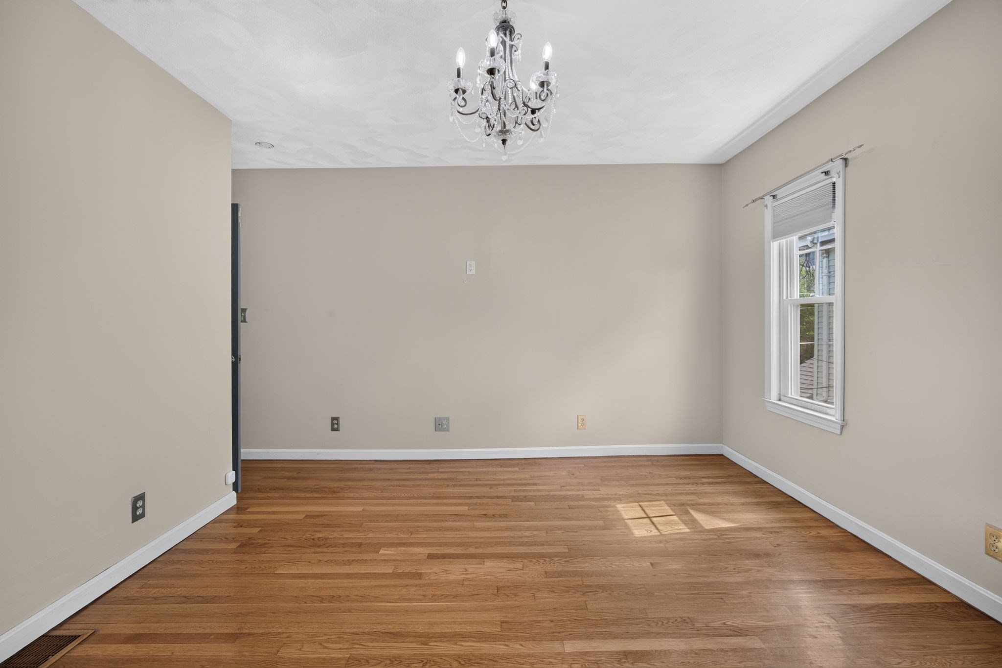 18 Henry St Property Photo 16