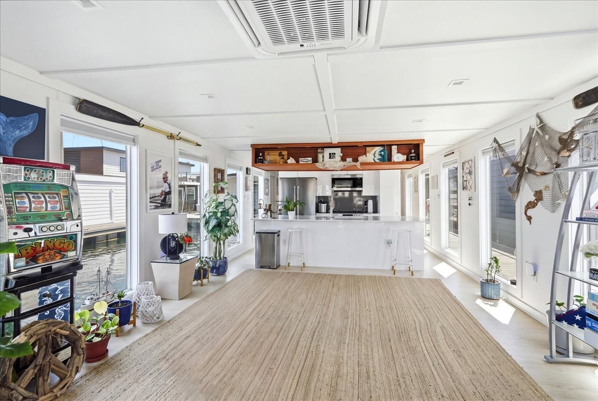 1 Pier 8 13th St # B28 Property Photo 5
