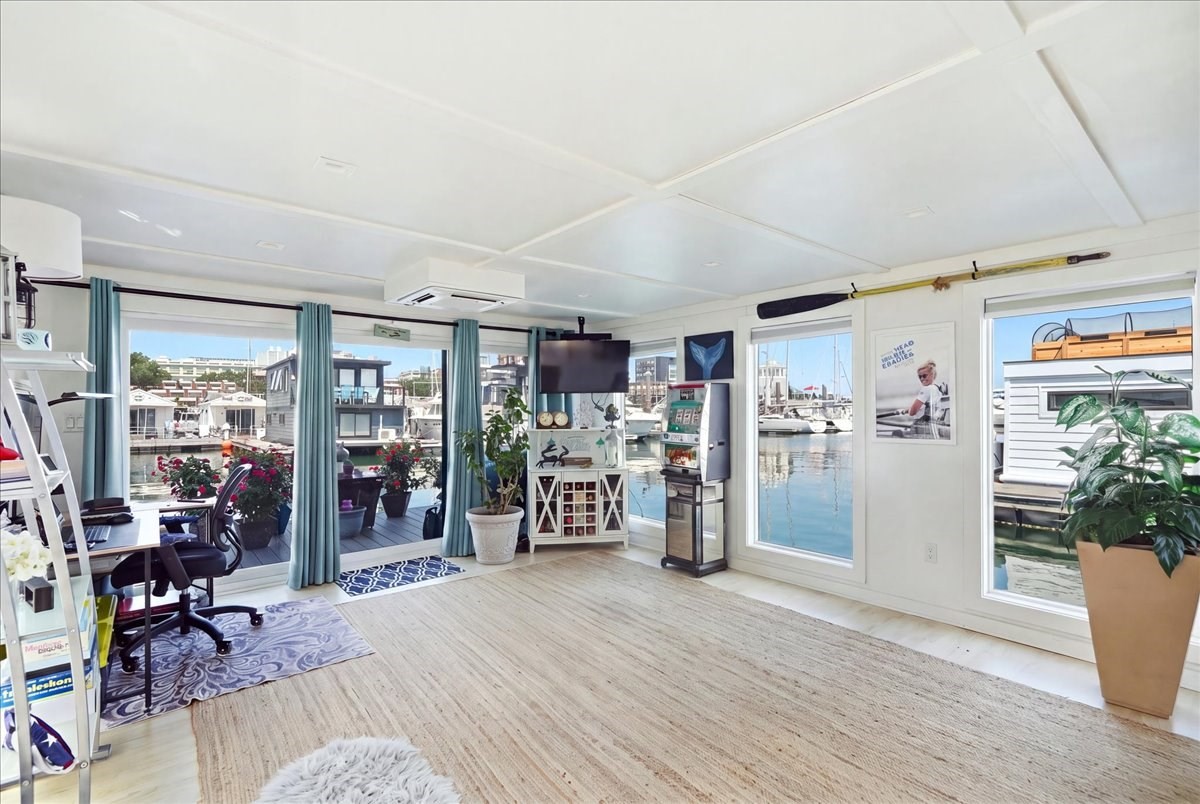 1 Pier 8 13th St # B28 Property Photo 7