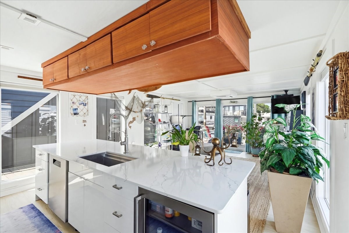 1 Pier 8 13th St # B28 Property Photo 8