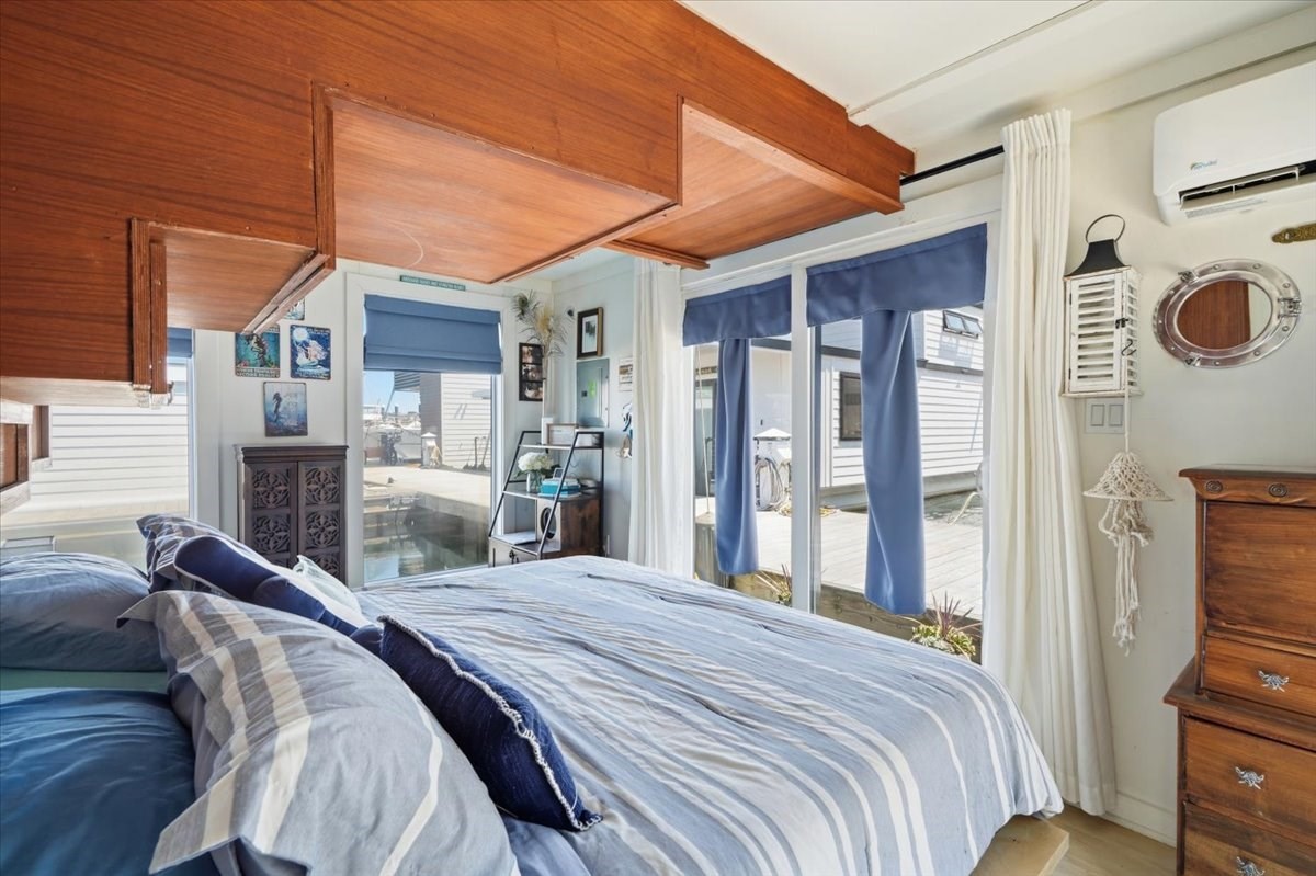 1 Pier 8 13th St # B28 Property Photo 11