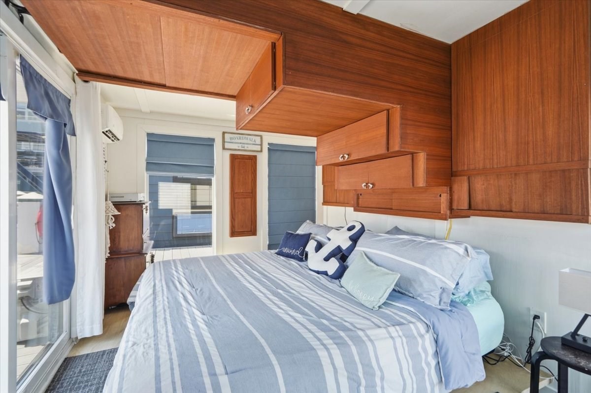 1 Pier 8 13th St # B28 Property Photo 13