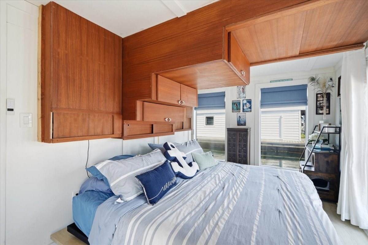 1 Pier 8 13th St # B28 Property Photo 14