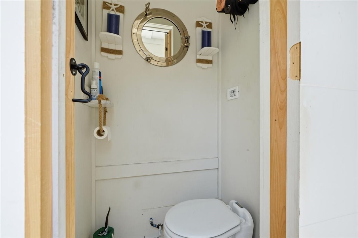 1 Pier 8 13th St # B28 Property Photo 16