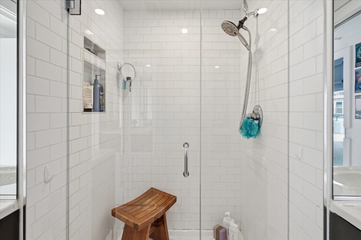 1 Pier 8 13th St # B28 Property Photo 17