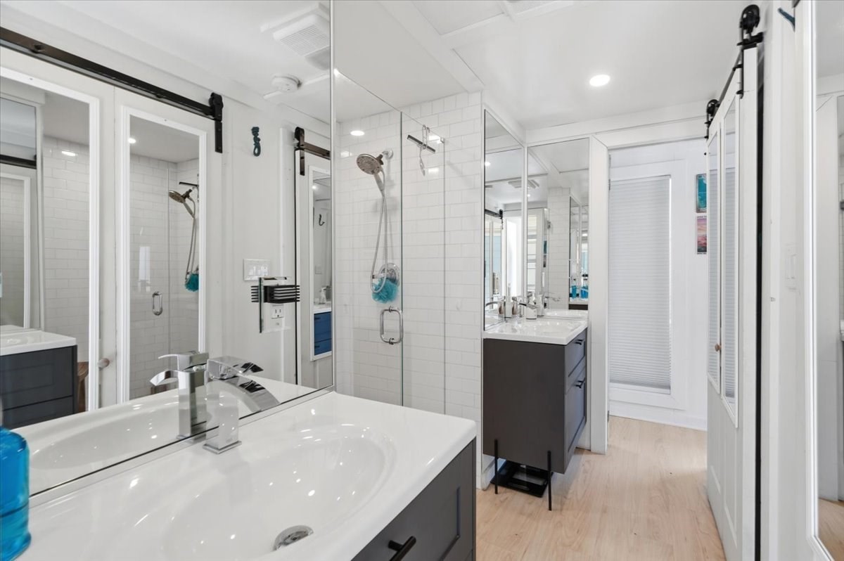 1 Pier 8 13th St # B28 Property Photo 19