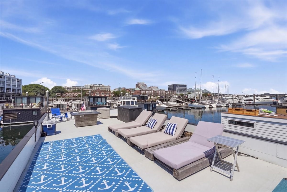 1 Pier 8 13th St # B28 Property Photo 23