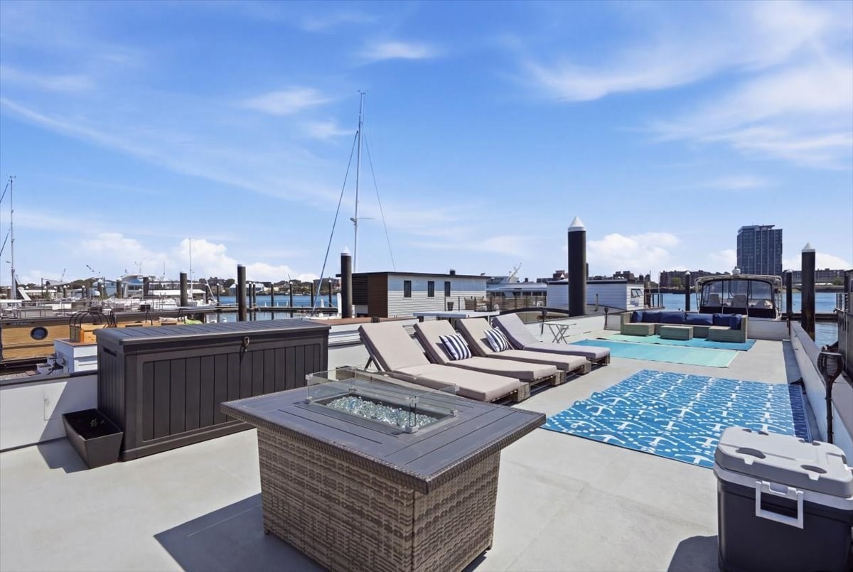 1 Pier 8 13th St # B28 Property Photo 25