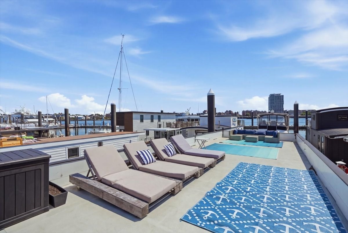1 Pier 8 13th St # B28 Property Photo 26