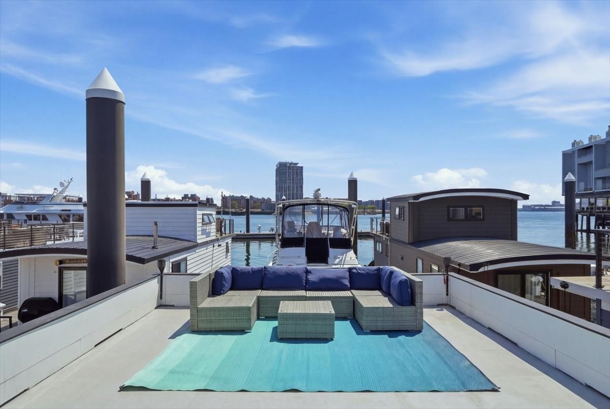 1 Pier 8 13th St # B28 Property Photo 27
