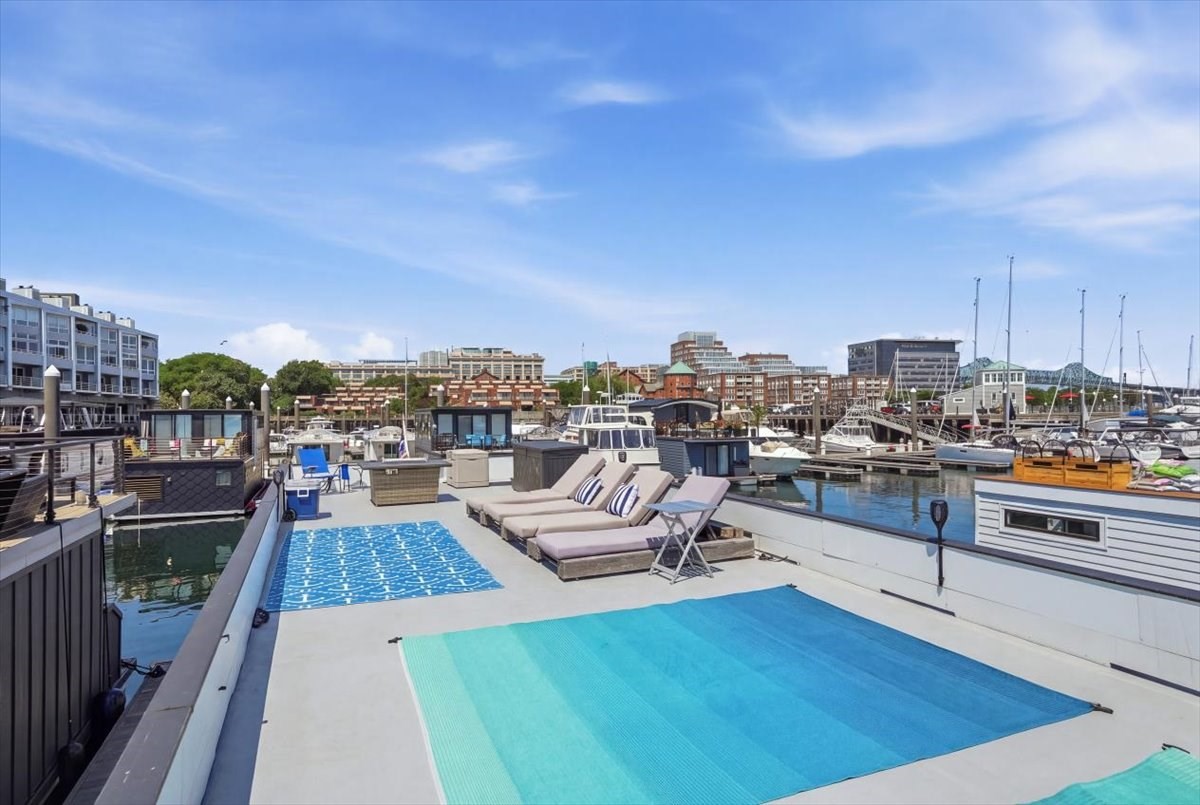 1 Pier 8 13th St # B28 Property Photo 28