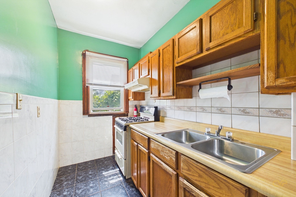 198 Eugenia St Property Photo 23