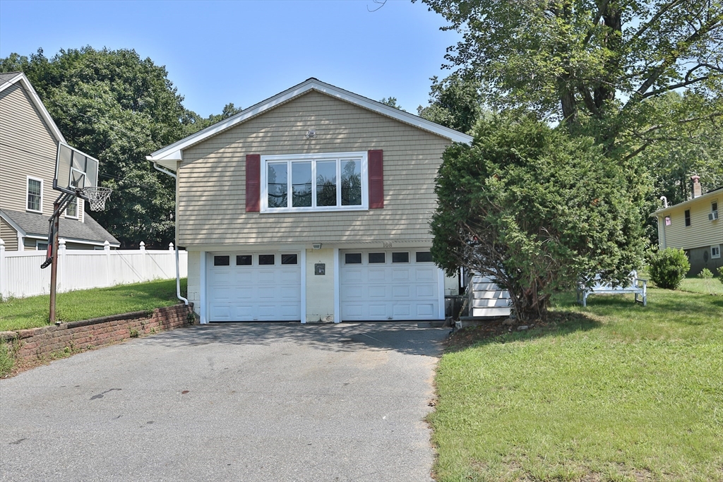 108 Lakeshore Dr Property Photo 1