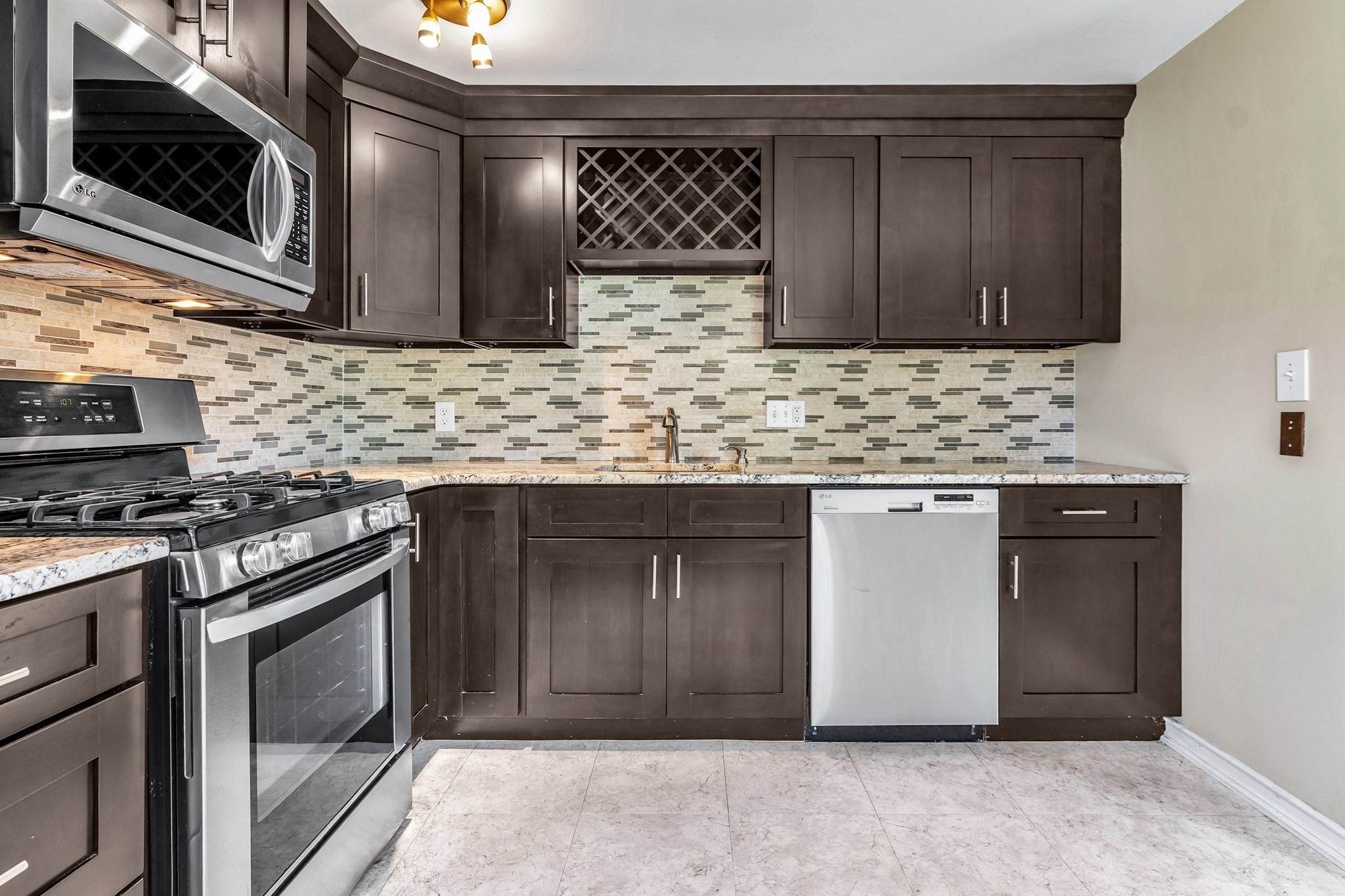 55 Fernview Ave # 8 Property Photo 5