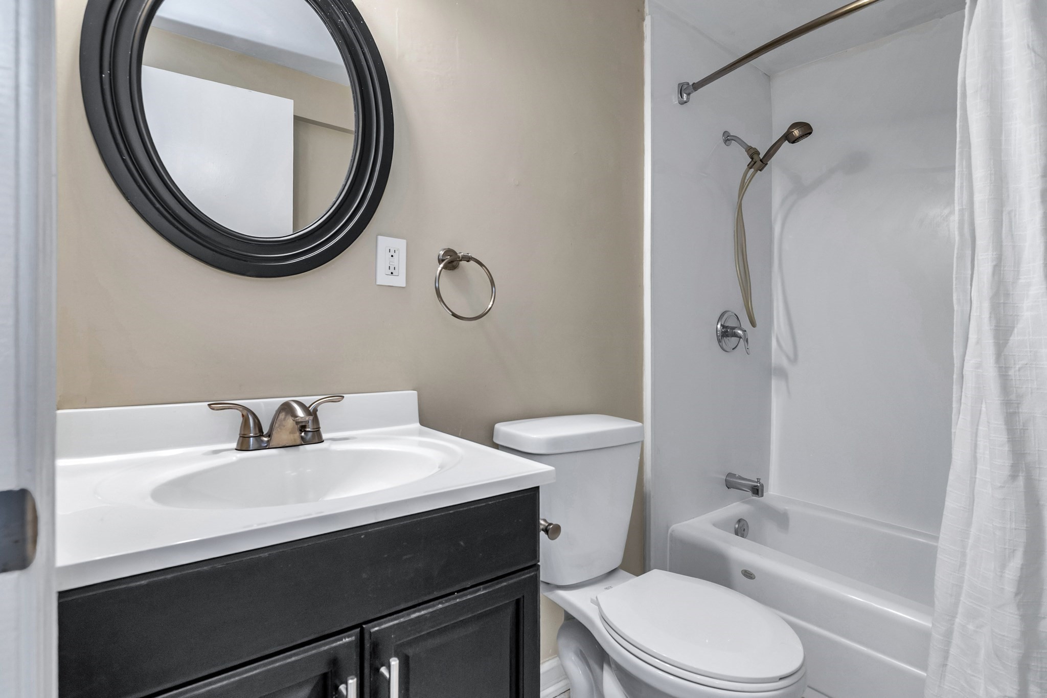 55 Fernview Ave # 8 Property Photo 15
