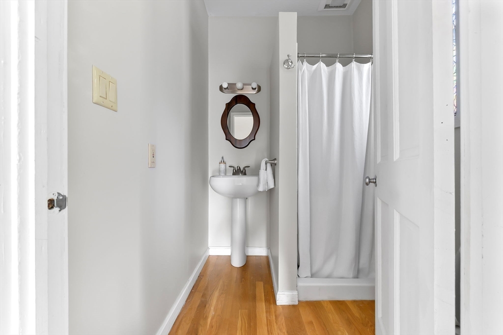 868 Main St Property Photo 14