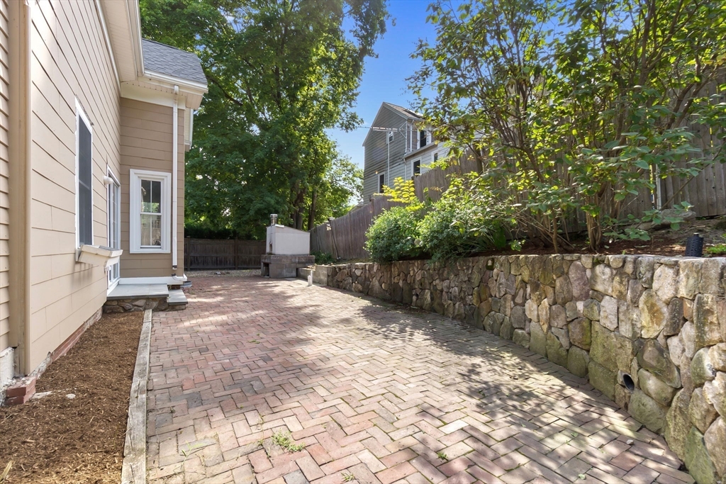 868 Main St Property Photo 35
