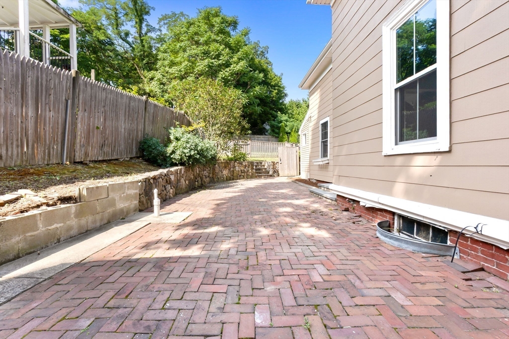 868 Main St Property Photo 37