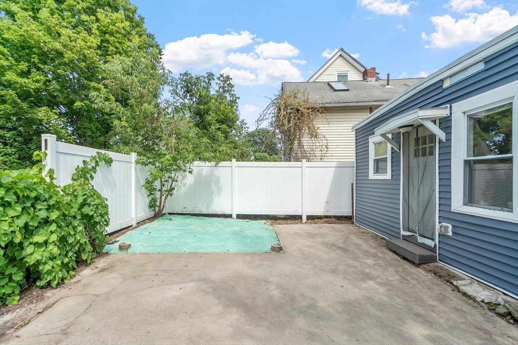5 Mulberry St Property Photo 12