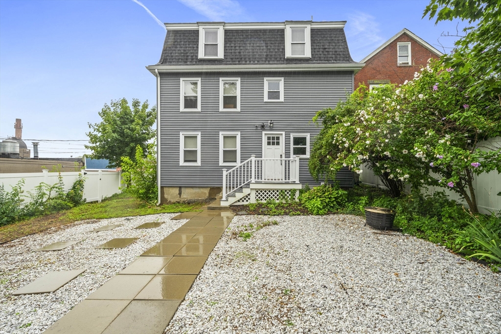 2 Stones Ct Property Photo 1