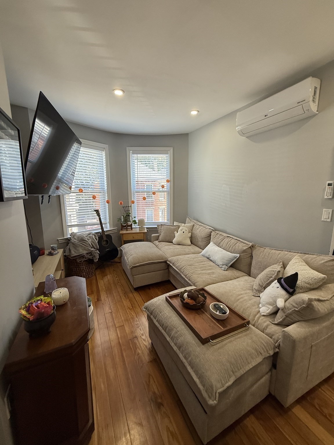 44 Saxton St # 3 Property Photo 3