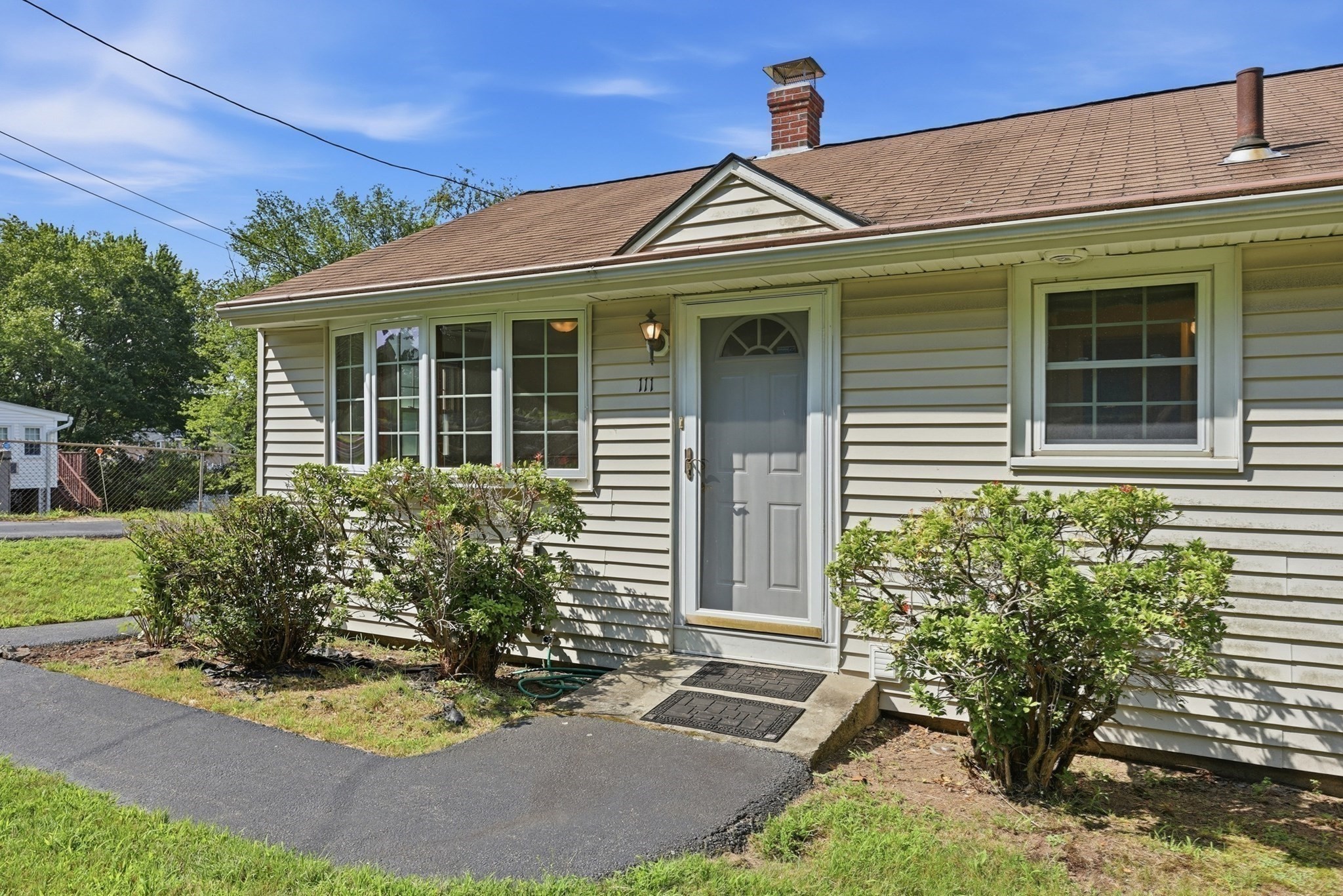 111 Nashua Rd Property Photo 2