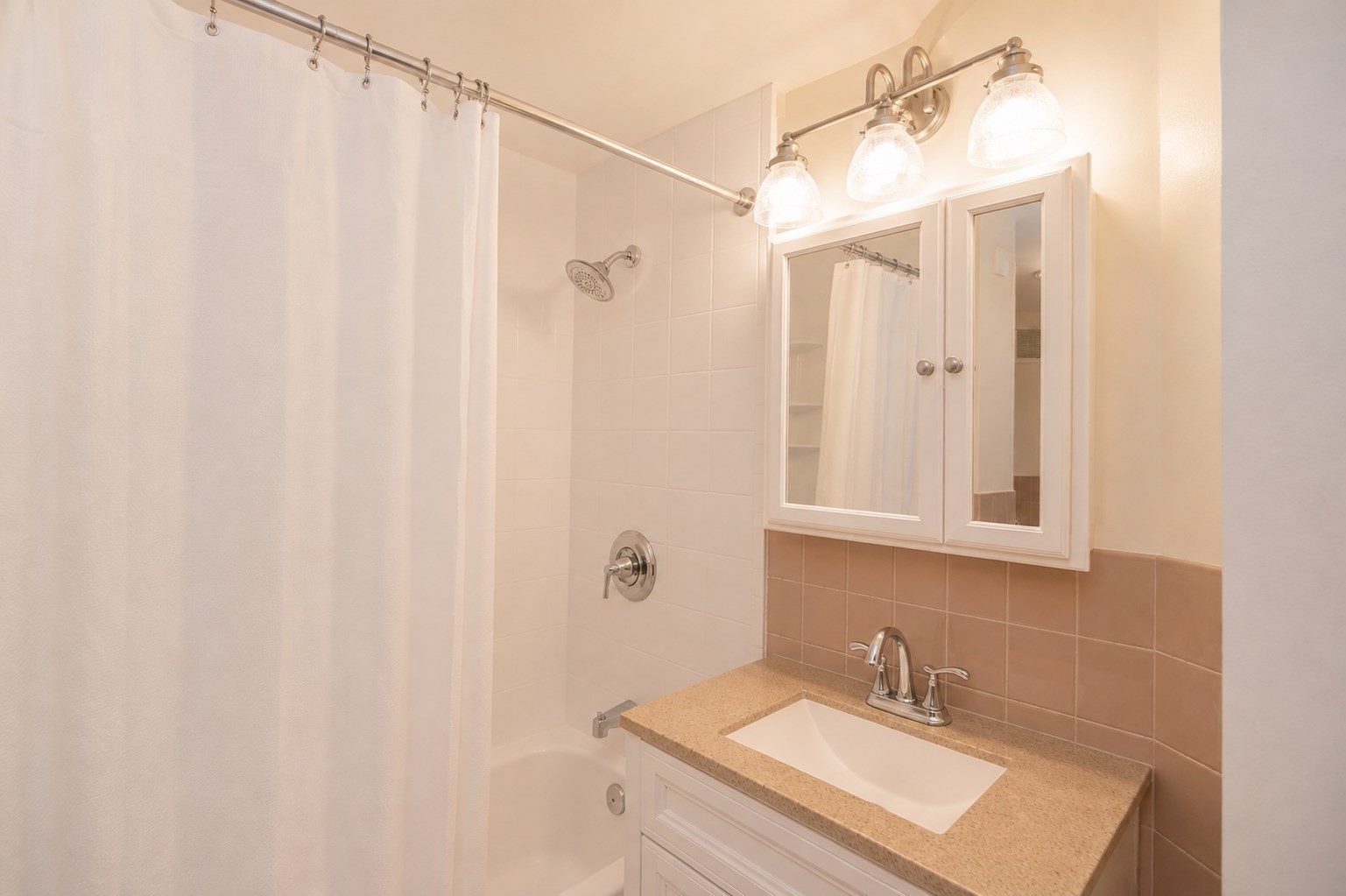 300 Lynn Shore Dr # 903 Property Photo 14