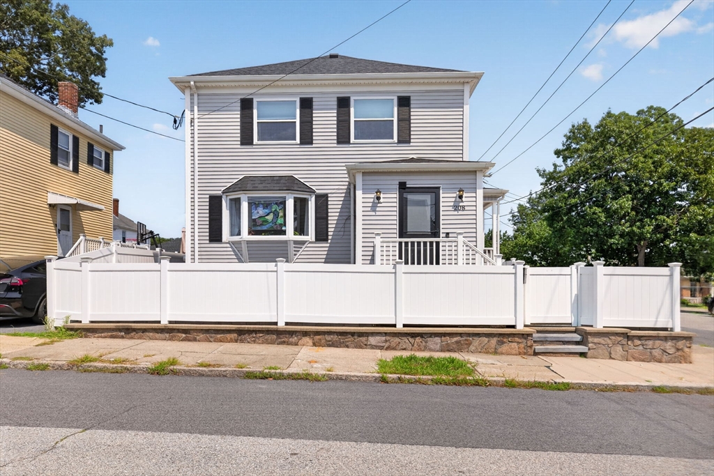 208 Hudson St Property Photo 1