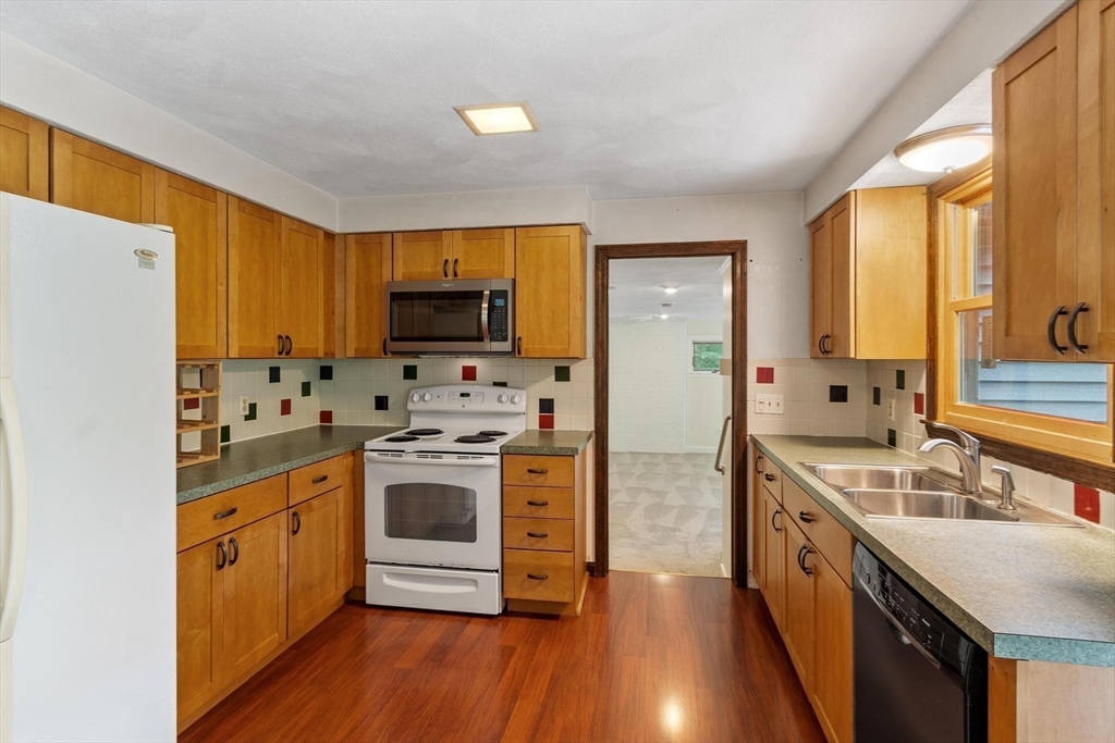 26 Searle Property Photo 11