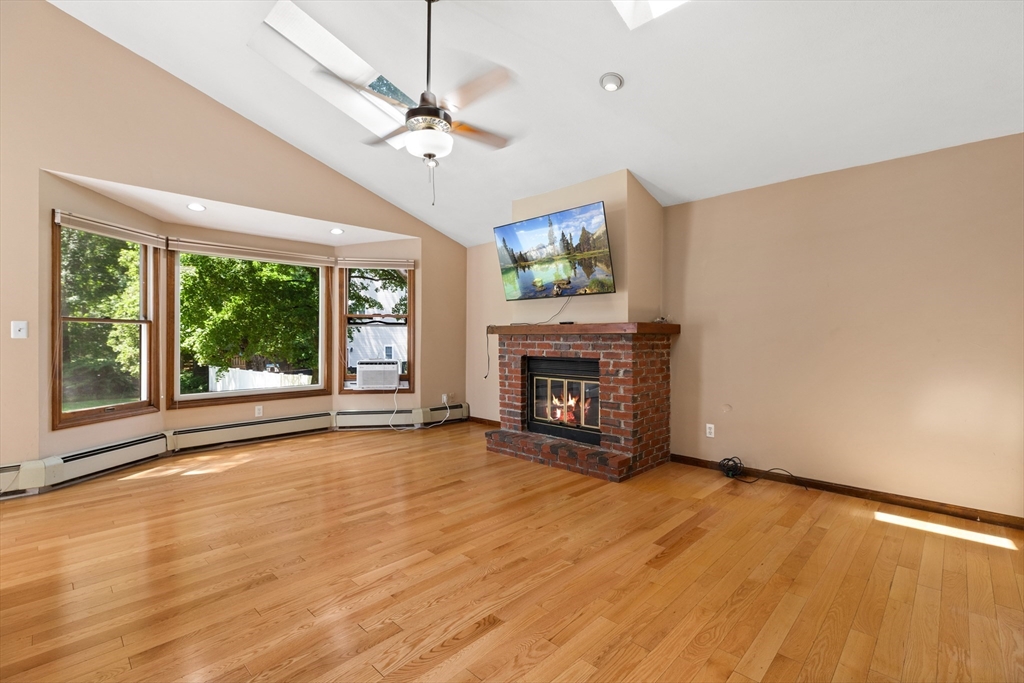 63 Oakdale Ave Property Photo 3