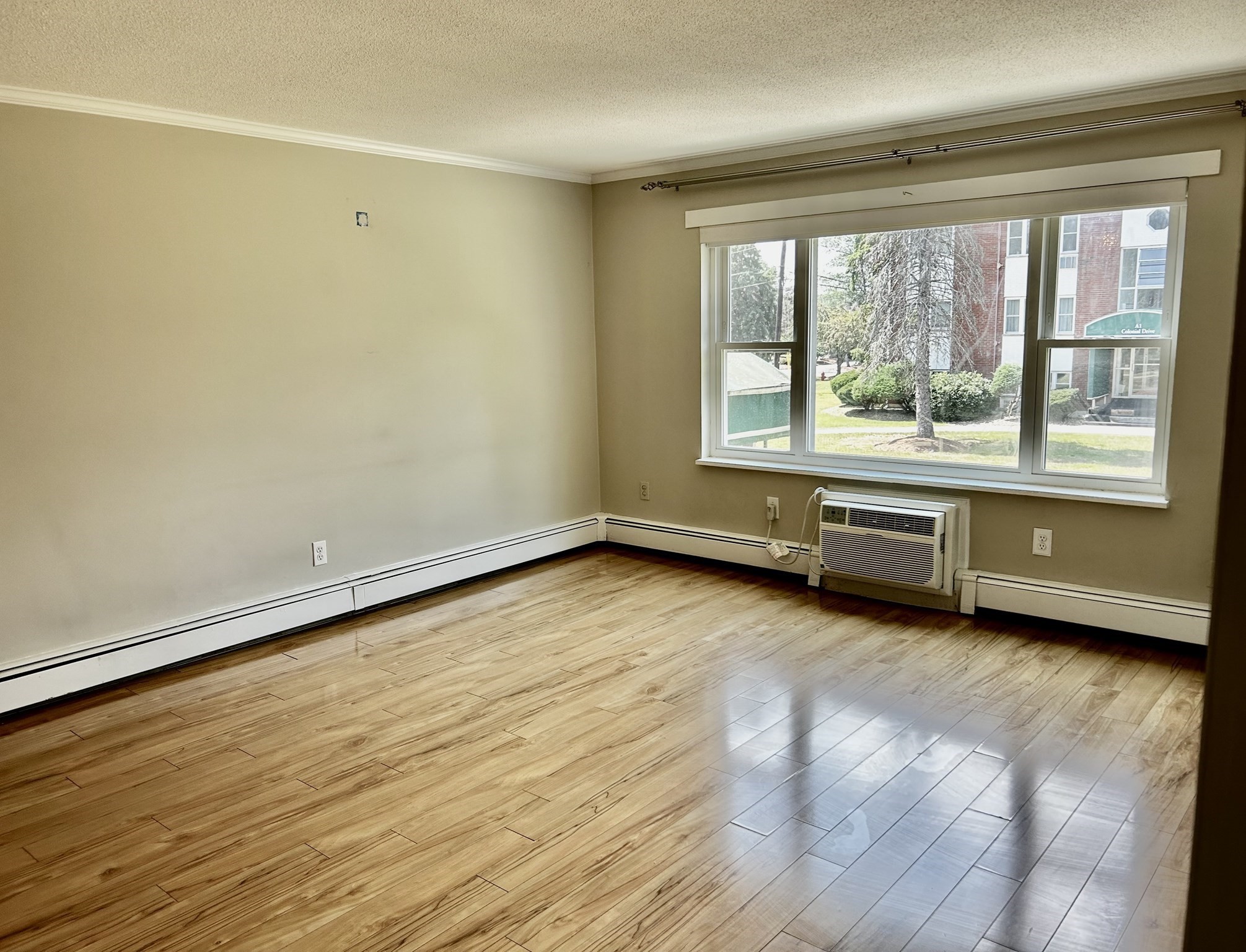 B2 Colonial Dr # 4 Property Photo 4
