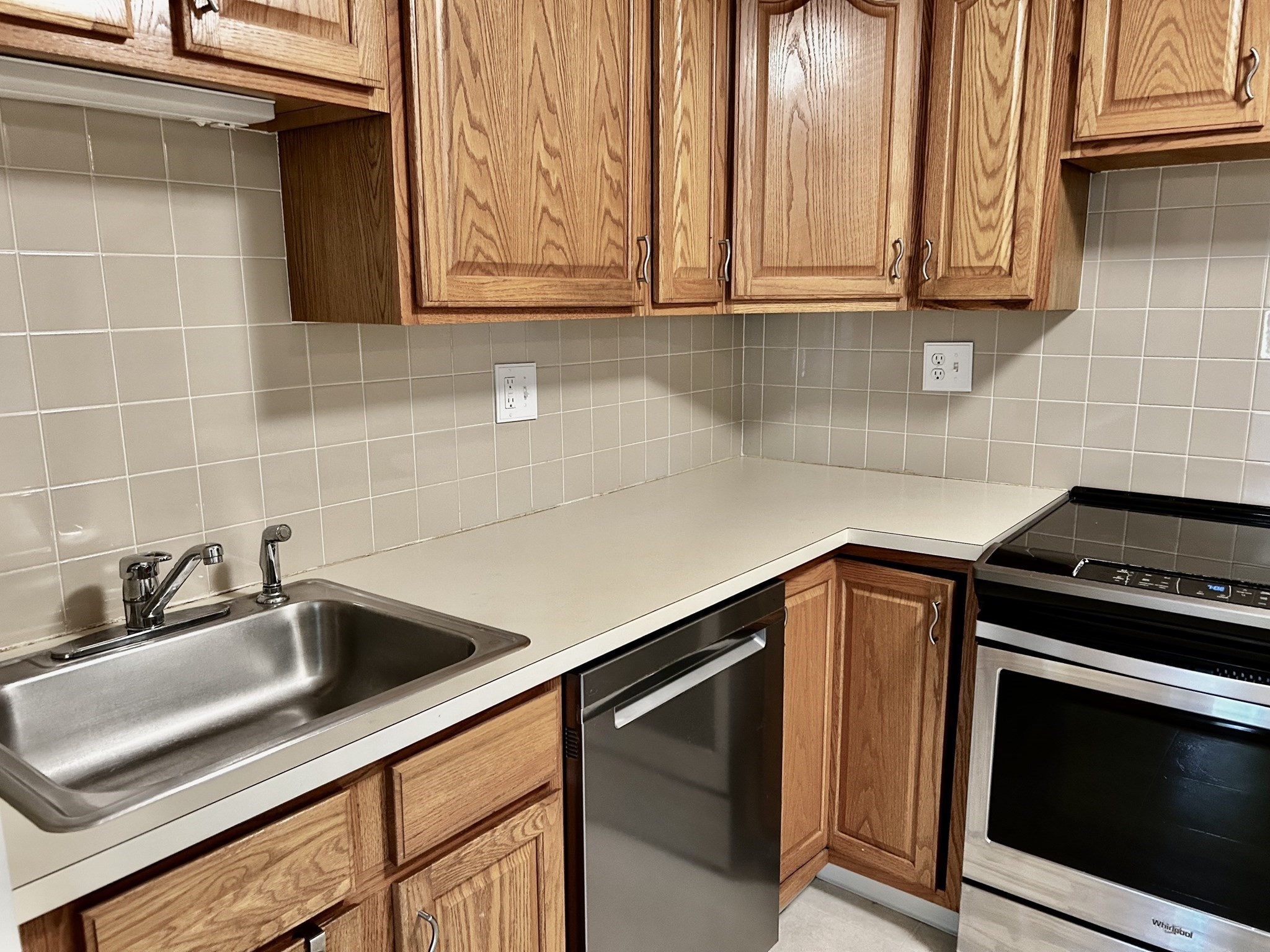 B2 Colonial Dr # 4 Property Photo 7