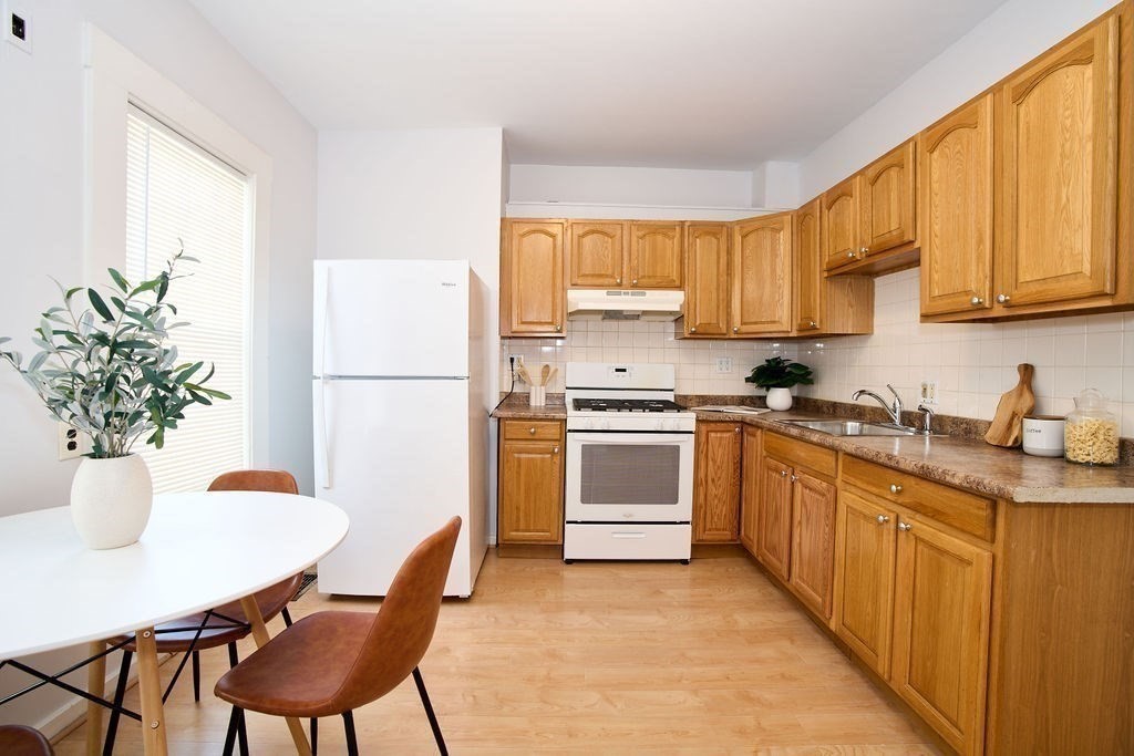 43 Mount Vernon St # 1 Property Photo 2