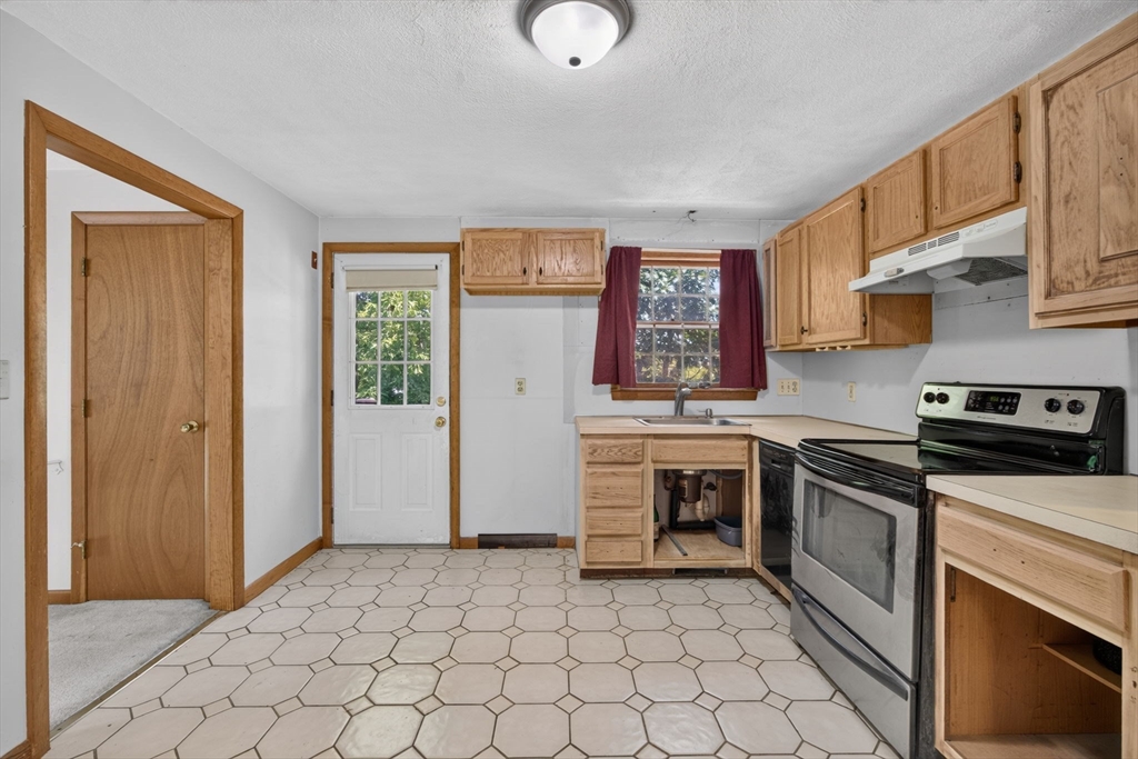 39 Mountain Ave Property Photo 8
