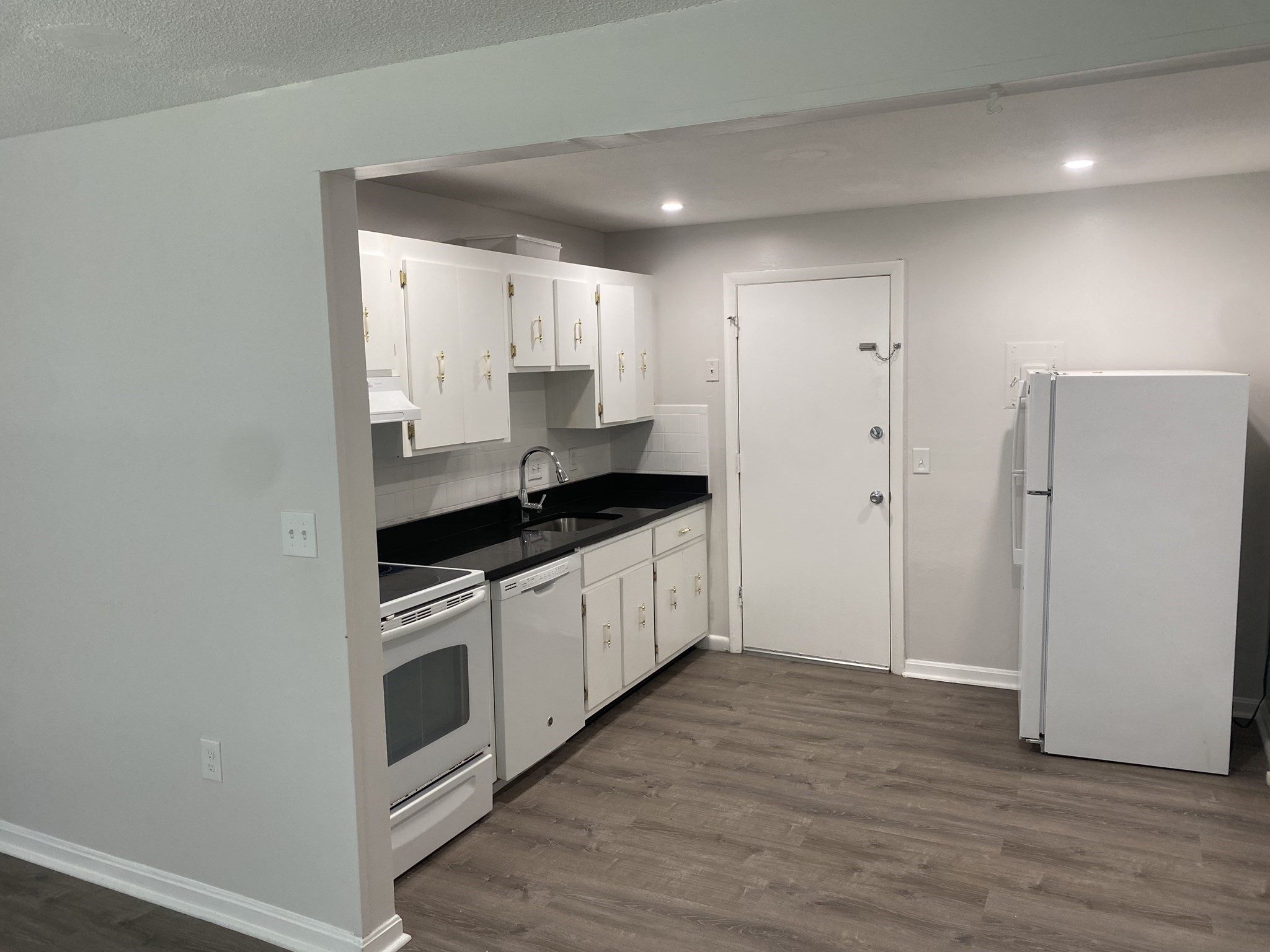 75 Vine Property Photo 2