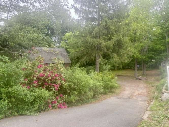 76 Summer Ave Property Photo 2