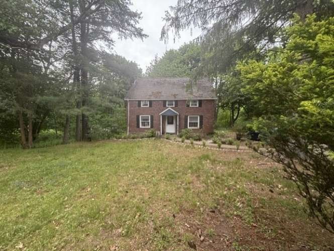 76 Summer Ave Property Photo 3
