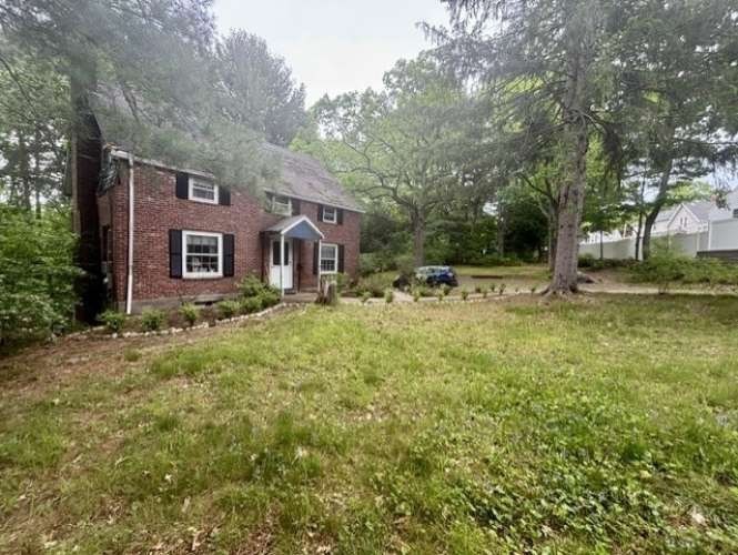 76 Summer Ave Property Photo 5